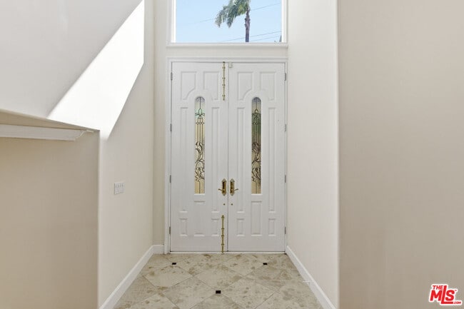 Building Photo - 8120 Billowvista Dr