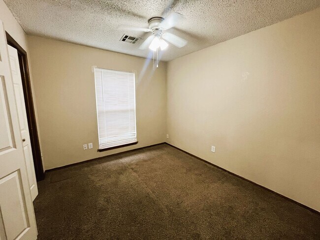 Building Photo - 5408 Embers Dr