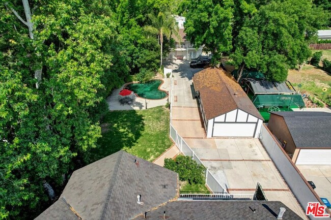 Building Photo - 6124 Corbin Ave