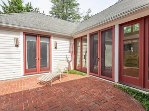 Building Photo - 524 S Highland Ave