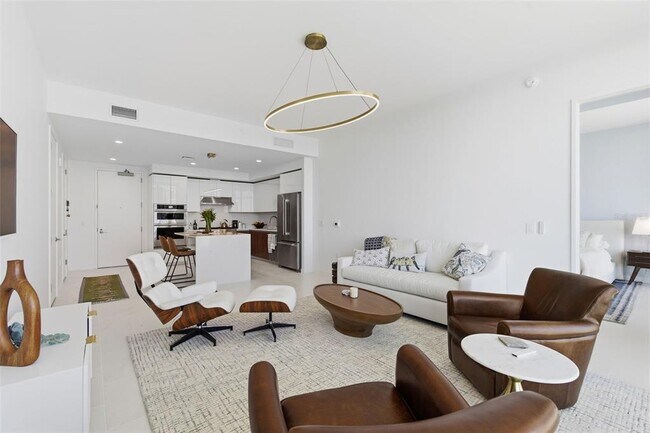 Building Photo - 400 Central Ave