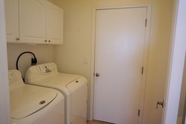 Building Photo - 55+ Gated Community - Fully Furnished - Month to month Term Lease