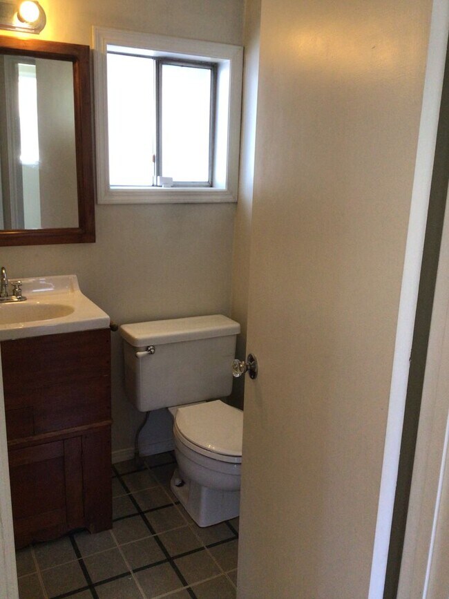 Building Photo - Arbor Heights Bungalow, Available early Oc...