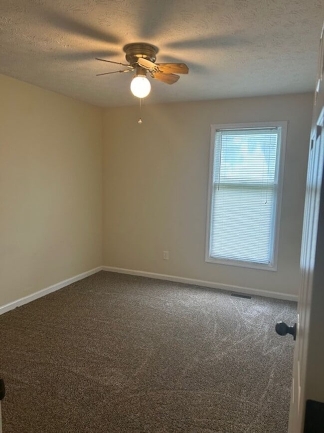 Building Photo - Southside Ranch Home     260129