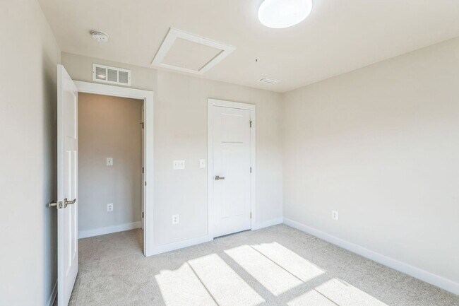Building Photo - 8327 Legacy Cir E