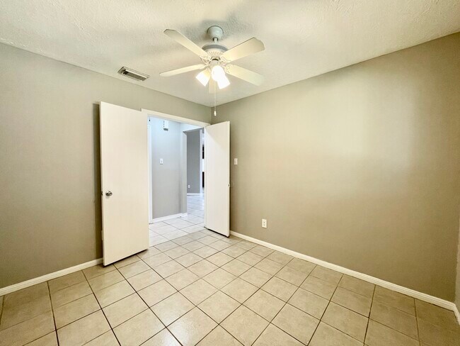 Building Photo - 7014 Caladero Dr