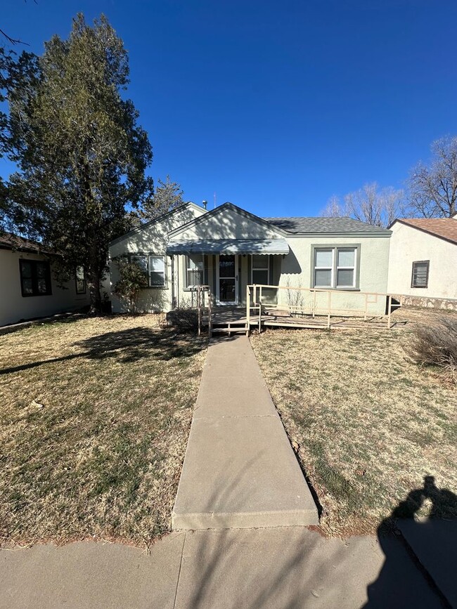 Primary Photo - Modern 3 Bed 1 Bath Home!