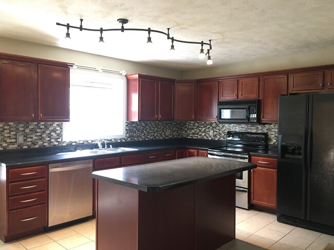Building Photo - 320 Emmaus Cir