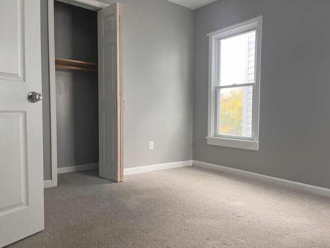 Building Photo - 1025 West Ave