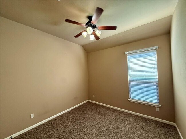 Building Photo - 2404 Sweetwater Ln