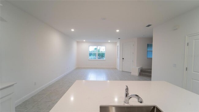 Building Photo - 4887 Cross Pr Pkwy