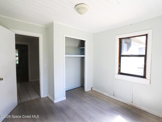 Building Photo - 317 Pineda St