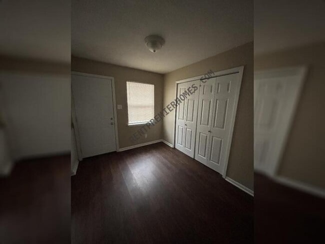 Building Photo - 1908 Kelly Dr