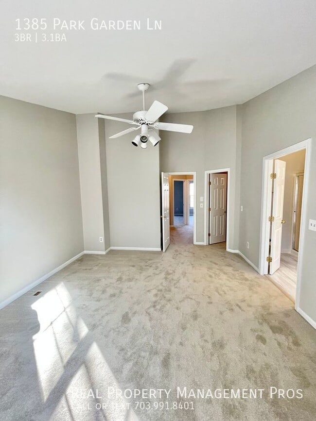 Building Photo - 1385 Park Garden Ln