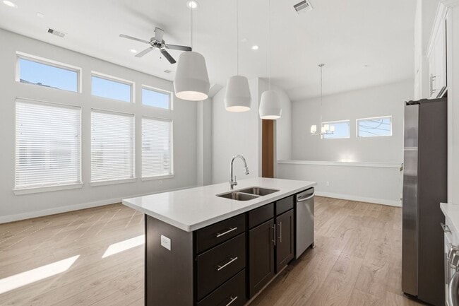 Building Photo - 2948 Alice St