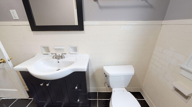 Building Photo - 1406 E Genesee St