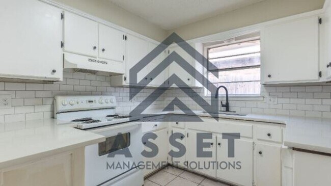 Building Photo - 4 Bedroom Rent to Own Home Available!