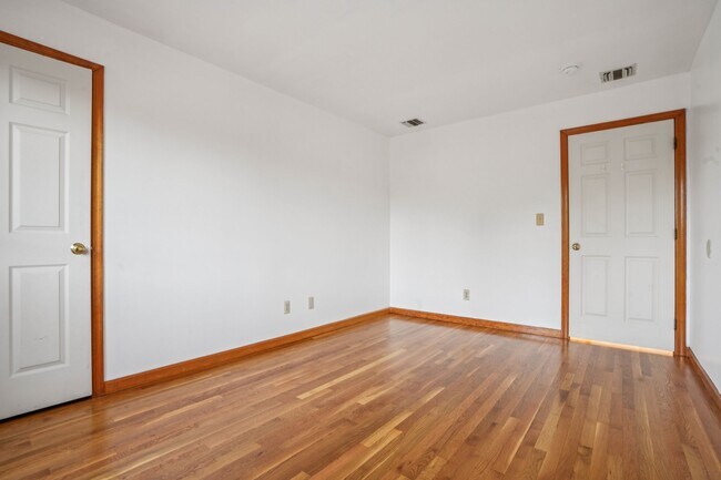 Building Photo - 2402 Hammett Ave