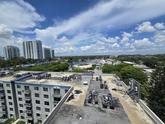 Building Photo - 1700 NW North River Dr