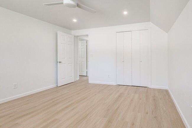 Building Photo - 1430 Westbrooke Terrace