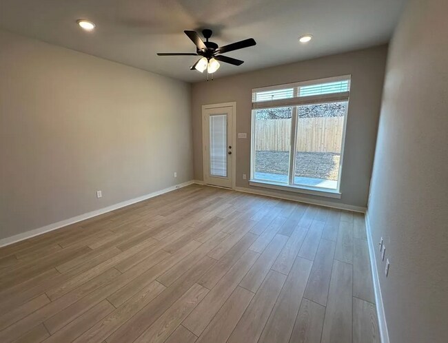 Building Photo - 4 bed 3 bath new build!