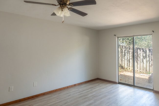 Building Photo - 1521 Cinnamon Bear Cir