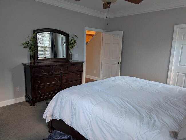 Building Photo - 6 Maxim Ct