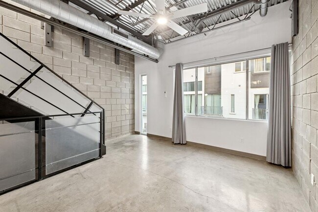 Building Photo - 4801 S Congress Ave