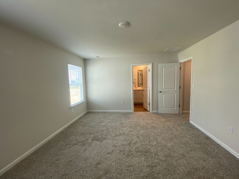 Building Photo - Room in Townhome on Congaree Pk
