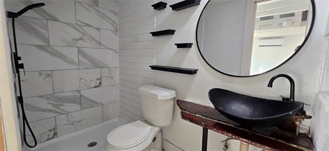 Building Photo - 3603 Fontana Dr