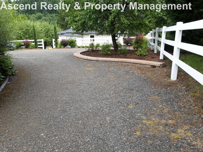 Building Photo - Unique Opportunity to Lease 2 Bed Lower Un...
