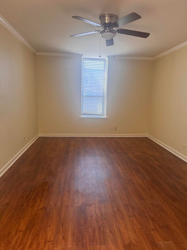 Building Photo - 6633 Poplar Woods Cir E