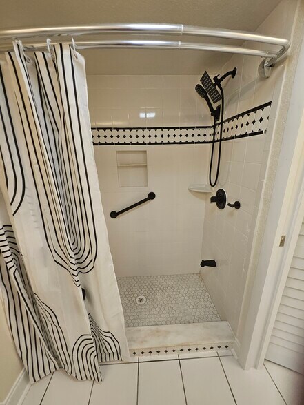 Bathroom - 387 S McMullen Booth Rd