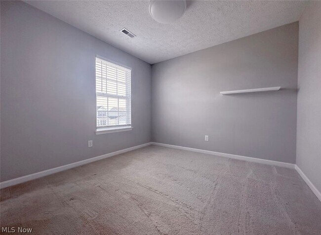 Building Photo - 37571 Tail Feather Dr
