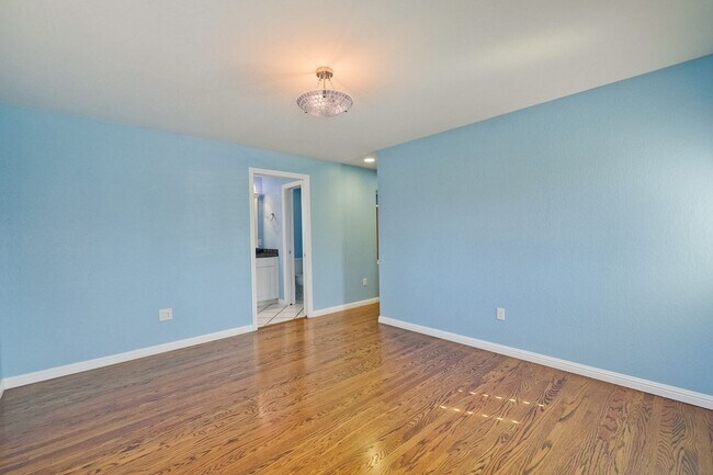 Building Photo - Wow! What a Great Home! Available Soon!