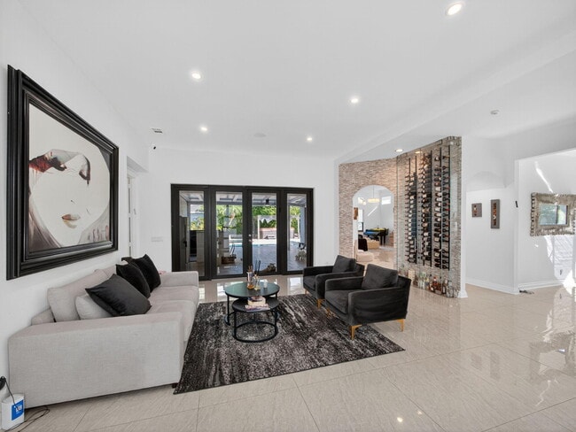 Building Photo - 125 Pembroke Dr