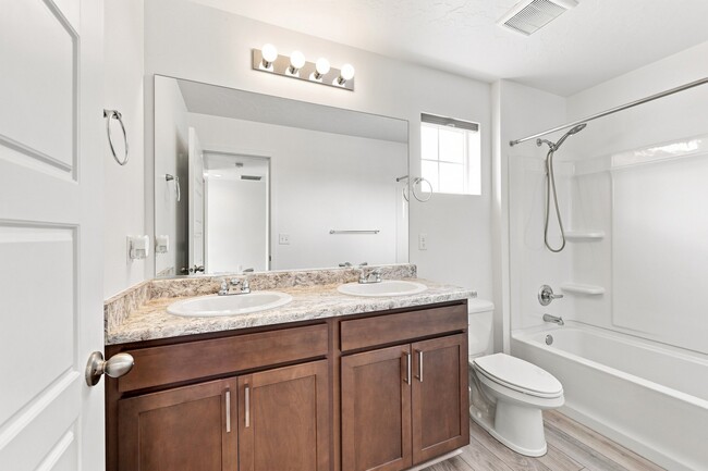 Building Photo - 956 W 900 S