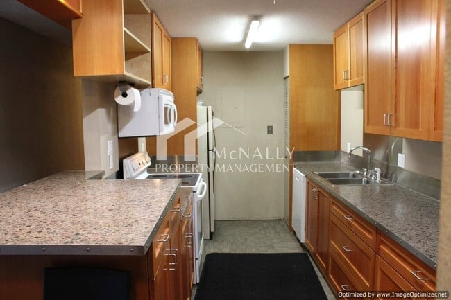 Building Photo - 1 Bedroom, 1 Bathroom Condo – Approx. 605 Sq. Ft.