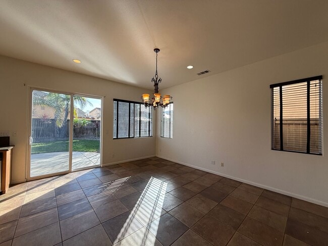 Building Photo - Centrally Located Single Story Home in Traditions