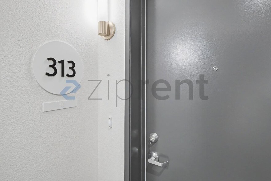 Building Photo - Unit 313