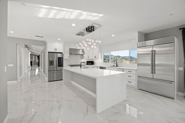 Building Photo - Modern Elegance Meets Scenic Privacy in Be...