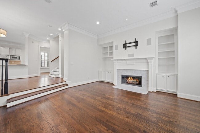 Building Photo - 1918 Greenwich Terrace Dr