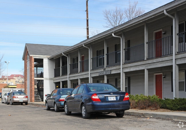 Building Photo - Campus Corner