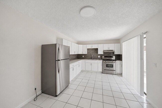 Building Photo - 2173 White Pine Cir