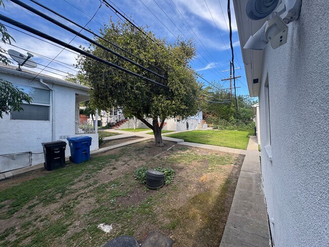 Building Photo - 5179 Huntington Dr N