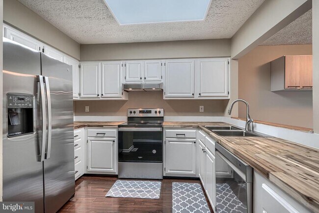 Building Photo - 2332 Darby Ct
