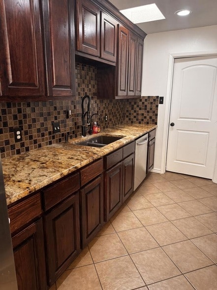 Building Photo - 403 Crenshaw Dr