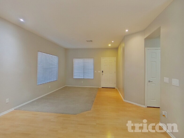 Building Photo - 6524 W Range Mule Dr