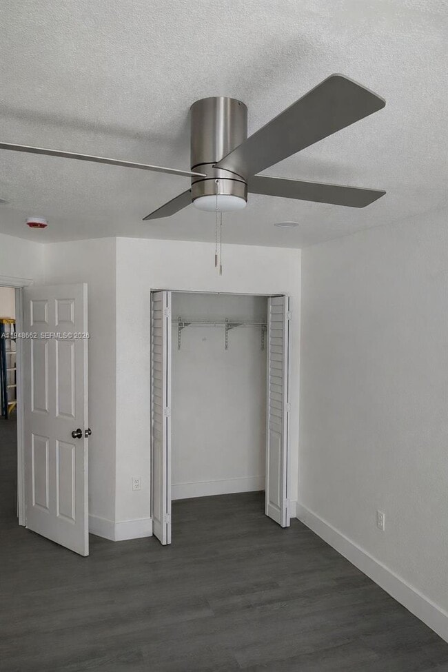 Building Photo - 165 SW 5th Ct