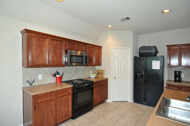 Building Photo - 22852 Lantern Hills Dr